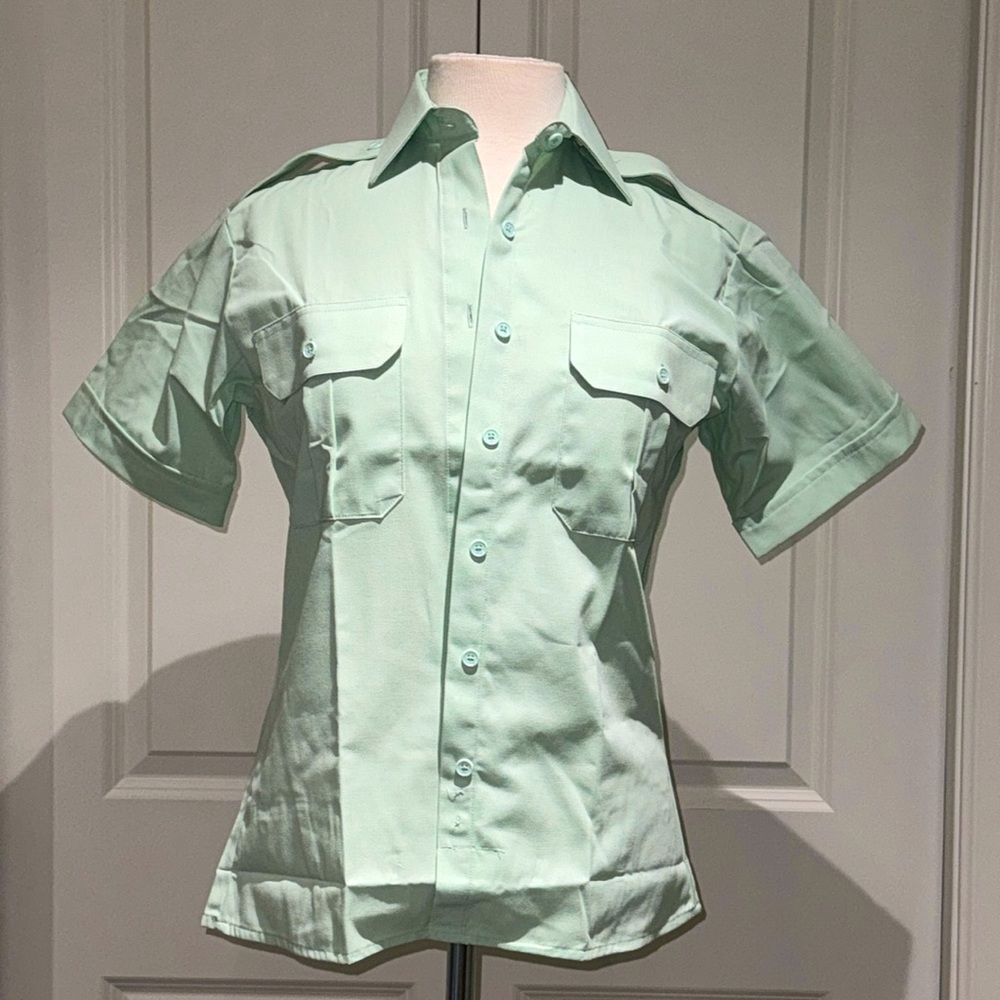 2/$20 NWOT- Mint Green Button Down